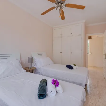Casa Con Piscina Privada Y Bbq - Playa 12min A Pie Будинок відпочинку *